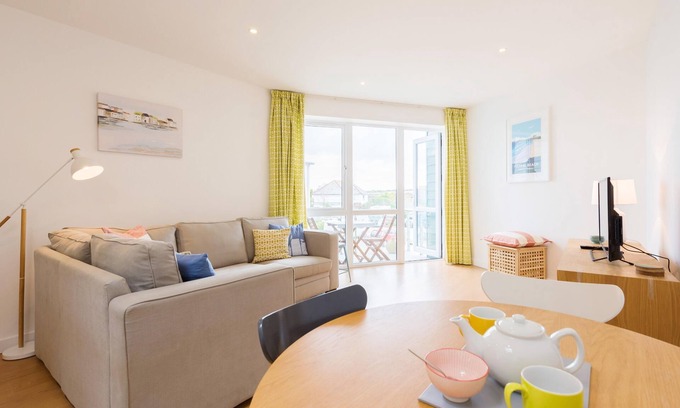 Crantock Apartment | 41 Tre Lowen is the perfect coastal retreat, offering a stylish, one-bed Apt
