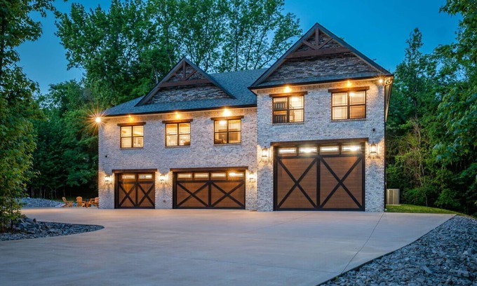 Clarksville House | 410/Massive New Construction Home