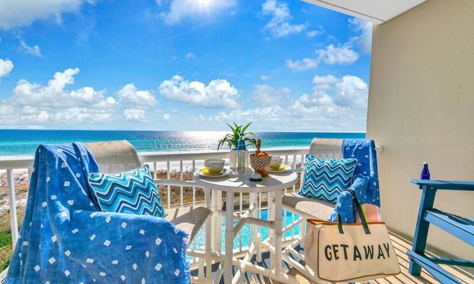 Fort Walton Beach Condo | 413 | Luxe Beach Vacation + Renovated + Free Beach Service!