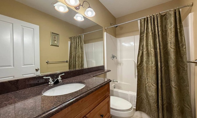 North Conway House | 42-1 Locust Lane | Sleeps 21, Pool, Hot Tub, Views