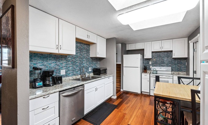 Lamar Heights Area House | 420Friendly Hottub Putt-Putt Gameroom Theater