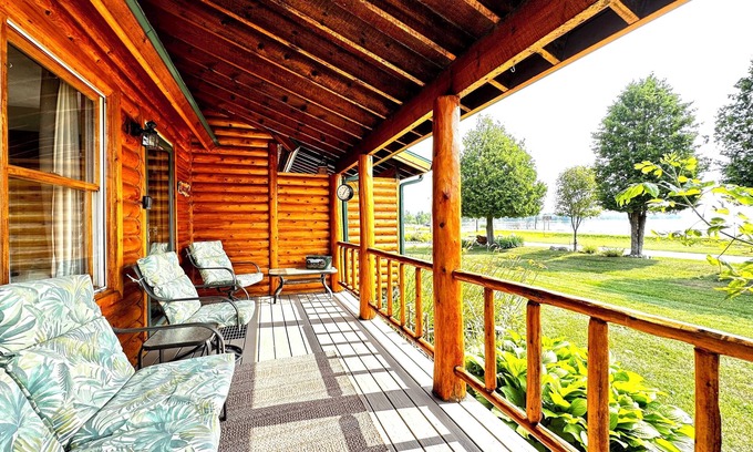 Conway House | 45' Crooked Lake Frontage + Dog Friendly