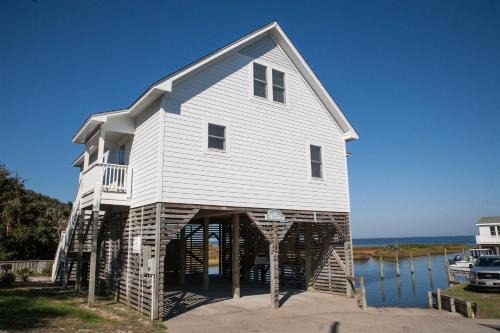 Buxton House | 48184 Decoy Rd Home