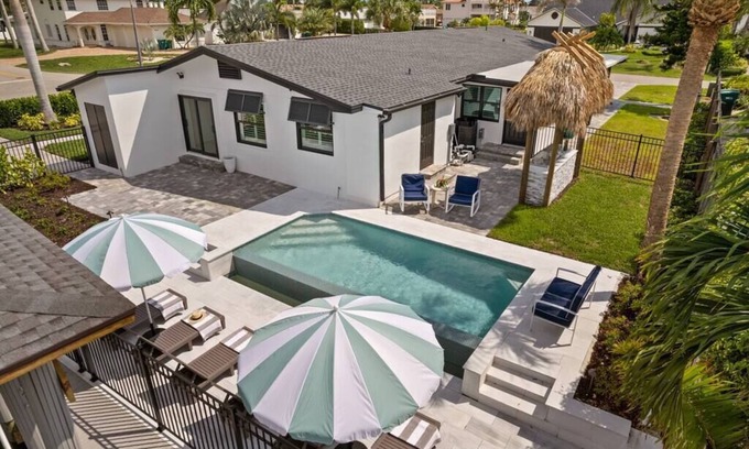 Connors House | 493 BayBreeze Retreat · Waterfront w/Heated Pool!