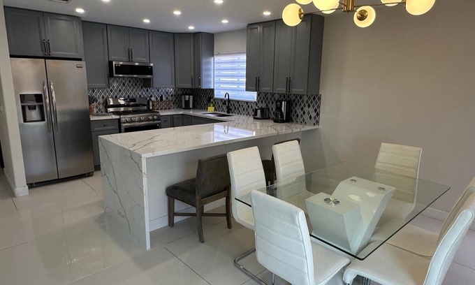 Summerlin House | 4bd Home w/big sun deck, pool, BBQ, Hot tub, Pet friendly, short ride to Strip
