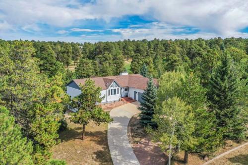 Woodmoor House | 4BD Woodland Lodge Pool Table Grill Dogs Welcome