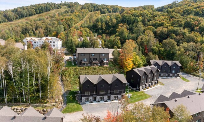 Saint-Faustin-Lac-Carre House | 4BDR Townhouse, Ski In/Out - 72 Mont-Blanc