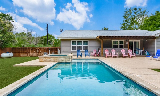 Johnson City House | 4BDRM W/Private Pool & Hot Tub - Walk to Town Square, Minutes to Wineries!