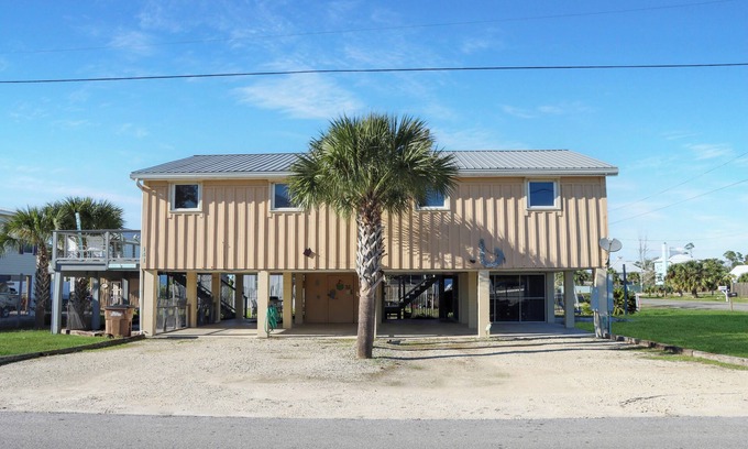 Port St. Joe House | ☀️4BR-1 Block from Beach-Pet Friendly-Sea Hook☀️