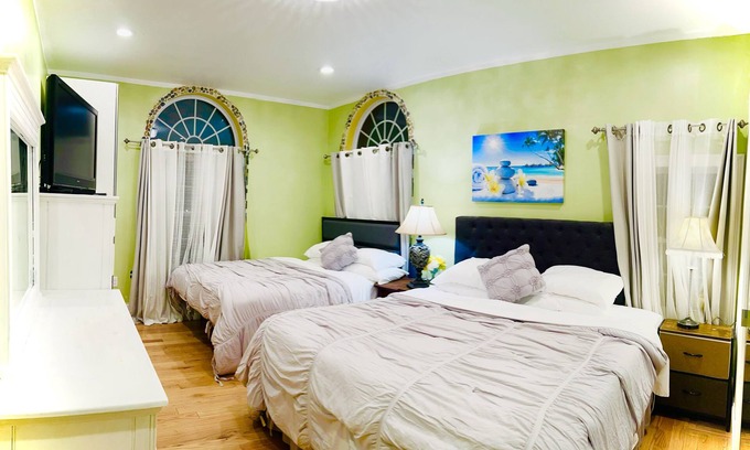 Quincy Apartment | 4BR 2BATH 7BED WOLLASTON BEACH.NearBOSTON1