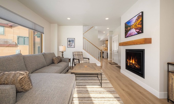 Pole Creek Meadows Cabin | 4BR cabin w/2 living rooms & fireplaces
