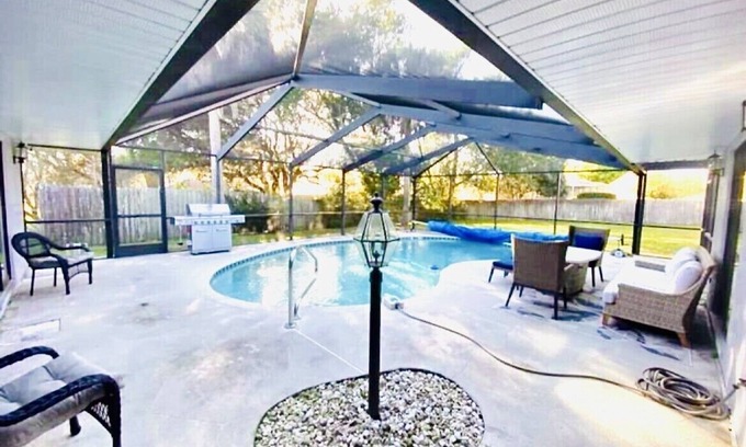 Inverness House | 4br Heated POOL - fenced, trails, golf, springs, near downtown