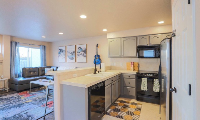 Berkley House | 4BR home w/garage parking