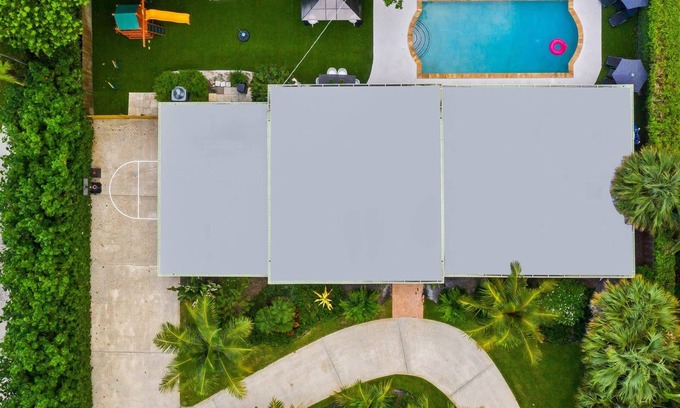 Palm Beach - West Palm Beach House | 4BR Intracoastal Retreat with Pool, Games & More!