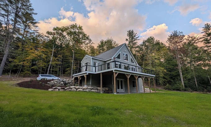 Thornton House | 4BR Mountain Escape: Hiking trails at Doorstep, 10min to Waterville Valley Ski