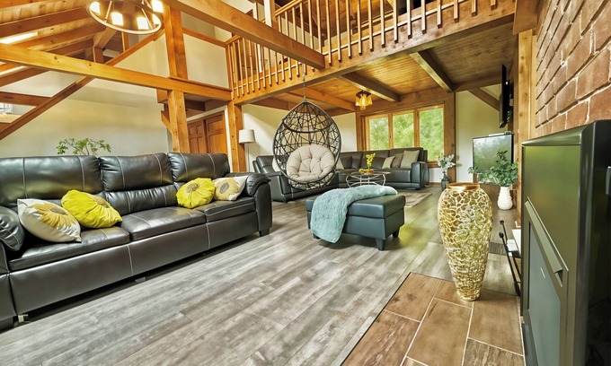 Lyme Center House | 4BR Retreat w/Hot Tub, Fire Pit, Basketball Court, Hammock, Patio, Near lake