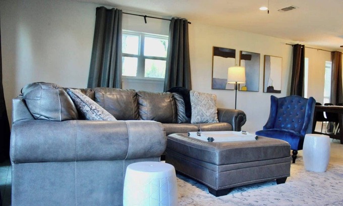 Myra House | 4BR Saint Jo Escape | Hot Tub, Firepit & Pool