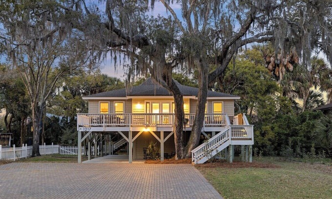 Edisto Island House | 4br - Sleeps 11 - 2 min walk to the beach!