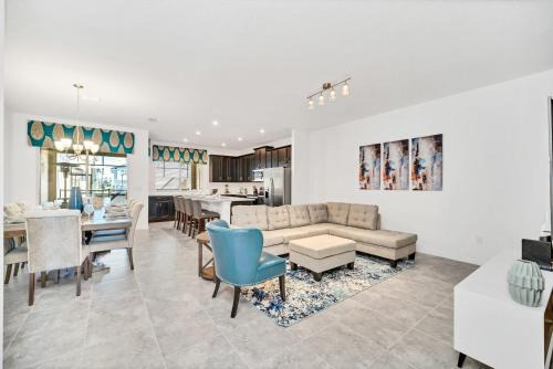 Four Corners House | 4BR Villa Home with Private Pool near Disney