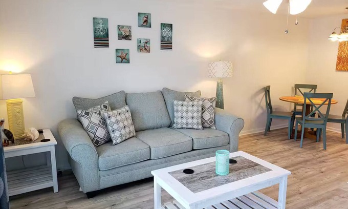 Bearss Plaza House | 4k TV's, Soft Mattress, Remodeled, Moffitt, USF