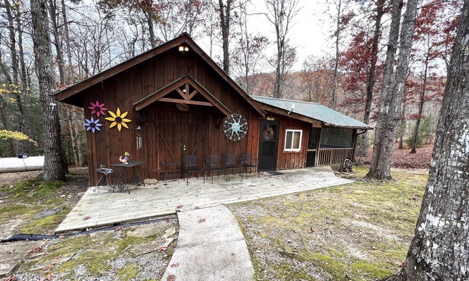Gatlinburg - Pigeon Forge House | 4WD/AWD Adventure For 2 - Private Setting Near Great Smoky Mtns National Park