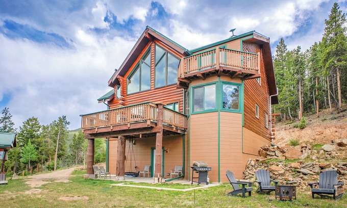 Idaho Springs House | 4WD Required | Exceptional Views | Pet Friendly | Off the Grid