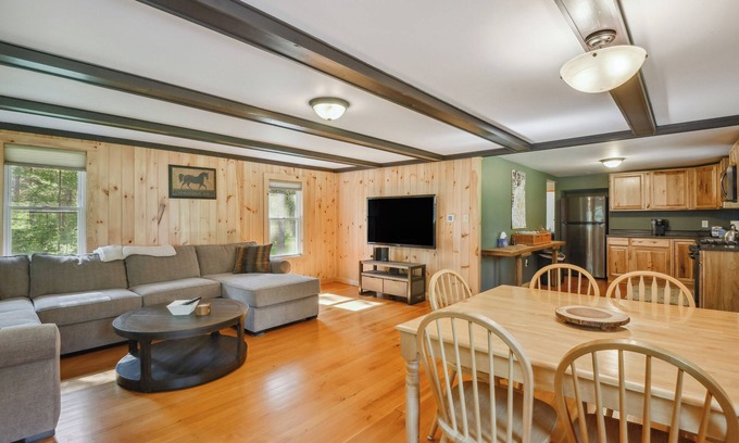 Brantingham Cabin | 5-Acre Brantingham Property w/Porch & Grill!