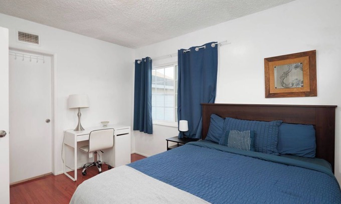 Bassett House | 5 BD - Lg Master Suite - Max Parking