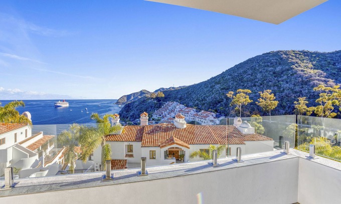 Avalon Condo | 5 Bdr Luxury Villa at Hamilton Cove (bottom level), 6 seat cart, AC, VIEWS