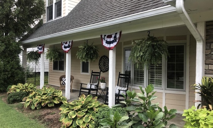 Wardour House | 5 BDRM across from the USNA Stadium