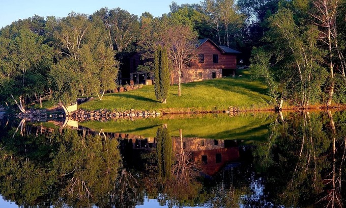 South Haven House | 5 bed, 2 bath Lake Home, Sauna, screen porch, 2 kayaks, patio, otter island.