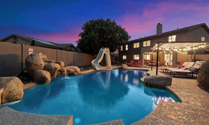 Glendale House | 5 Bed 4 Bath Home PREMIUM LOCATION Sleeps 16+ heated pool option and spa