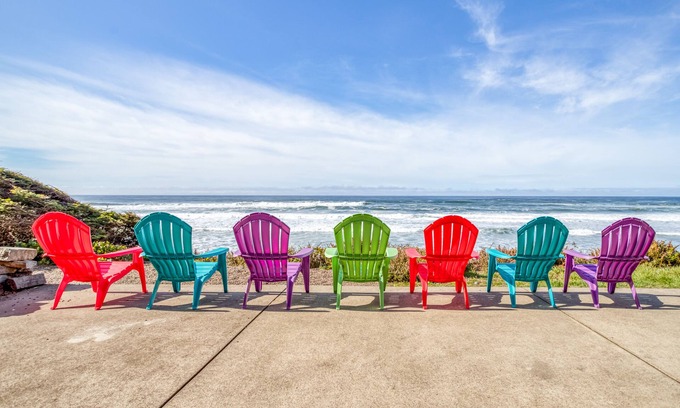 Roads End House | 5-Bed, 5-Bath Oceanfront home has Beach Access, Panoramic Roads End Views!