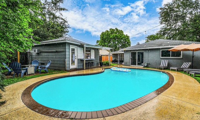 Woodlake - Briar Meadow House | 5 Bed Family Fun - Fun Pool - Cozy Fire Pit - Games Shed - Outdoor Move Night