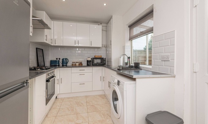 Chapeltown House | 5 bed House, 11 Minutes from Leeds city centre.nHome from home.