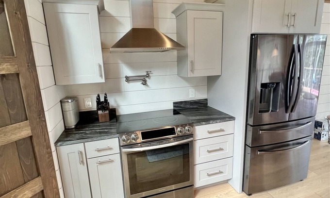 Naples House | 5 BEDROOM 3 BATH JUST 2 MILES FROM THE CAUSEWAY