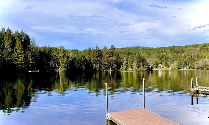 Ludlow House | 5 bedroom, 4 bath OKEMO Ski and LAKE Home with A/C