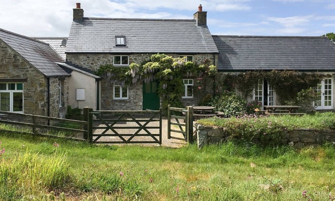 Dwrbach Cottage | 5 bedroom accommodation in Scleddau