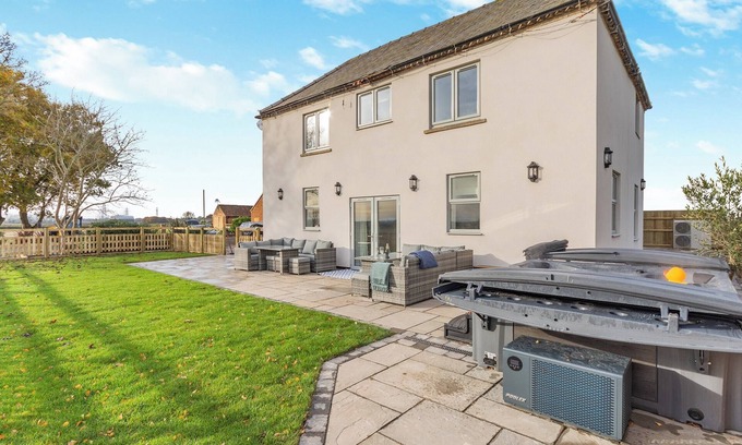 Thorpe Cottage | 5 bedroom accommodation in East Stoke, near Newark