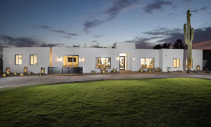 Stonegate Villa | 5 Bedroom Contemporary Dream Home w/ Pool/Hot Tub