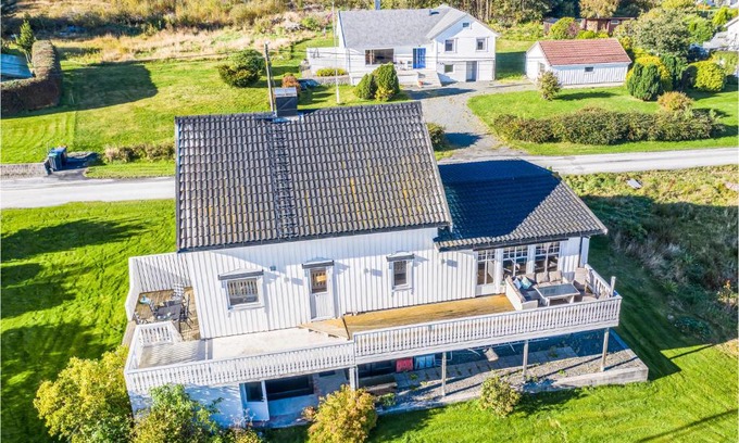 Haram House | 5 Bedroom Gorgeous Home In Fjørtoft