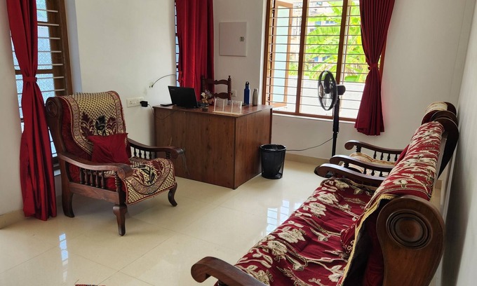 Thiruvananthapuram House | 5-bedroom Home Stay in the heart of Thiruvananthapuram with WiFi, AC