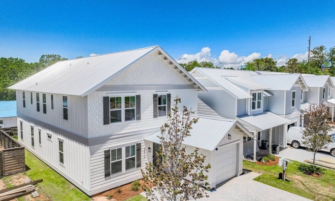 Navarre House | 5 bedroom home on sound side