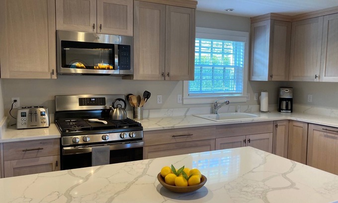 Naushop House | 5 bedroom home w/in-law suite. Dog friendly. n