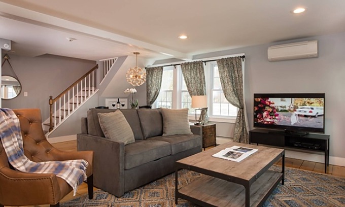Manchester Apartment | 5 Bedroom House | Golf Course + Pool & Hot Tub