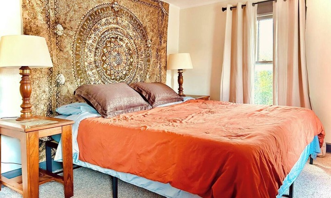 Bloomington House | 5 bedroom house near downtown with huge beds