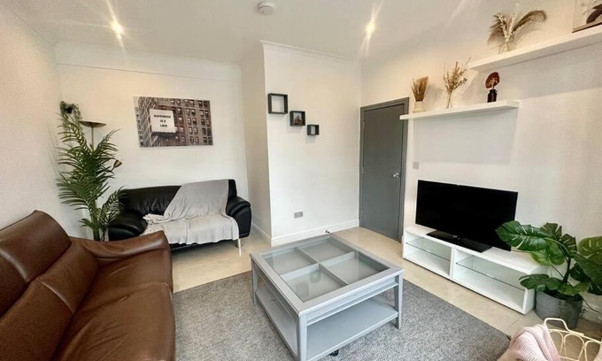 Lewisham House | 5 bedroom House SE6