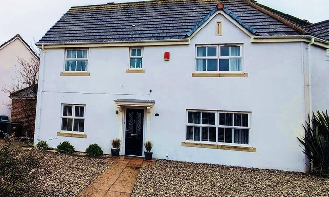 Eastbourne House | 5 Bedroom House sleeping up to 8 people in Eastbourne South Harbour