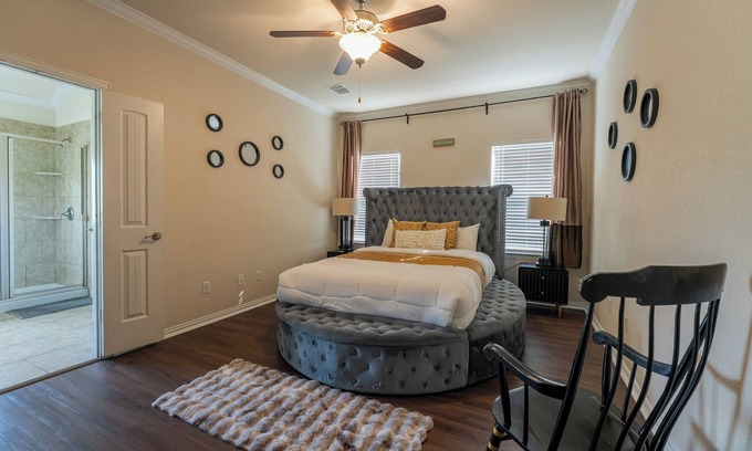 Leander House | 5-bedroom house + trampoline +bouncing house + living room for gathering of 30+