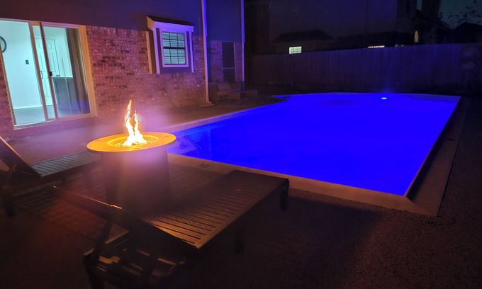 Grand Prairie House | 5-bedroom house with a private pool near Stadium and DFW